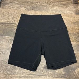 Lululemon align high-rise 6” short. Black. Size 6